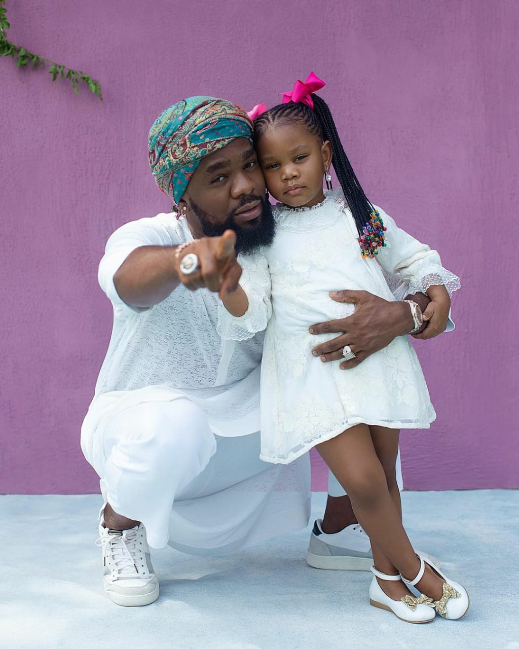 Adorable photos of Patoranking & his daughters
