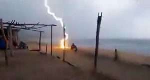 Lightning strike on Mexico beach kills two people Lightning strike on Mexico beach kills two people