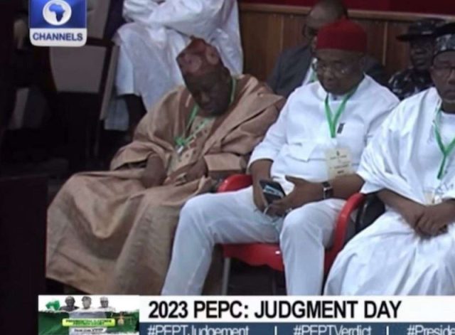Ganduje, Keyamo, top APC chieftains are spotted ''sleeping'' at Tribunal Judgement