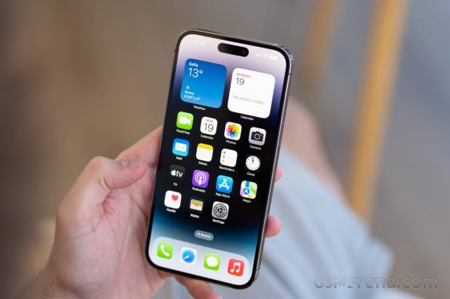 China bans use of iPhones for government officials