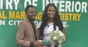 Lady MARRIES man she met on Twitter Lady MARRIES man she met on Twitter