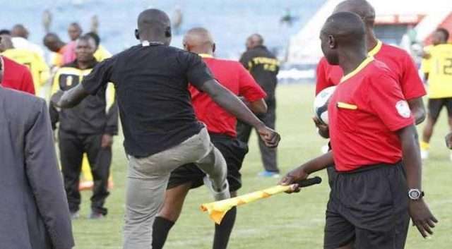players-attack-refladunliadisnews.com_ Ebonyi Govs cup: Players, supporters attack referee over ''poor officiating''