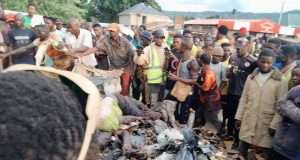 15 dead as trailer crashes into commercial bus in Edo 15 dead as trailer crashes into commercial bus in Edo