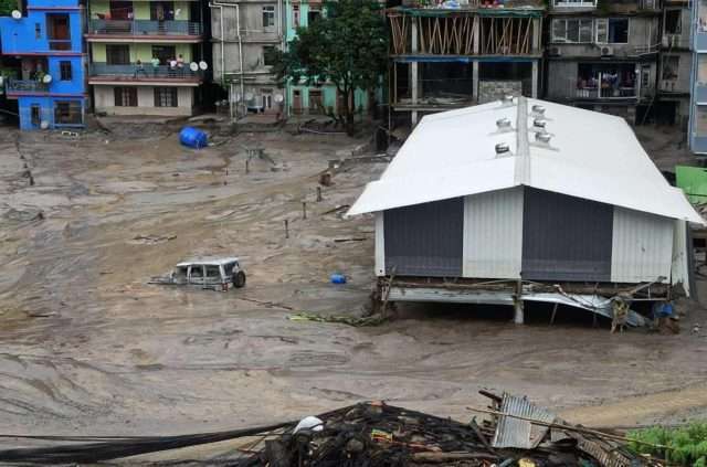 362027_0ladunliadisnews.com_ Floods in India leave 14 dead, 102 missing