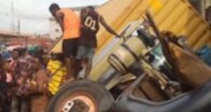 Truck rams into market, kills woman in Onitsha Truck rams into market, kills woman in Onitsha