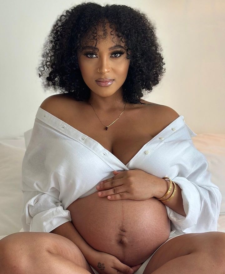 Rosy Meurer shares beautiful maternity photos