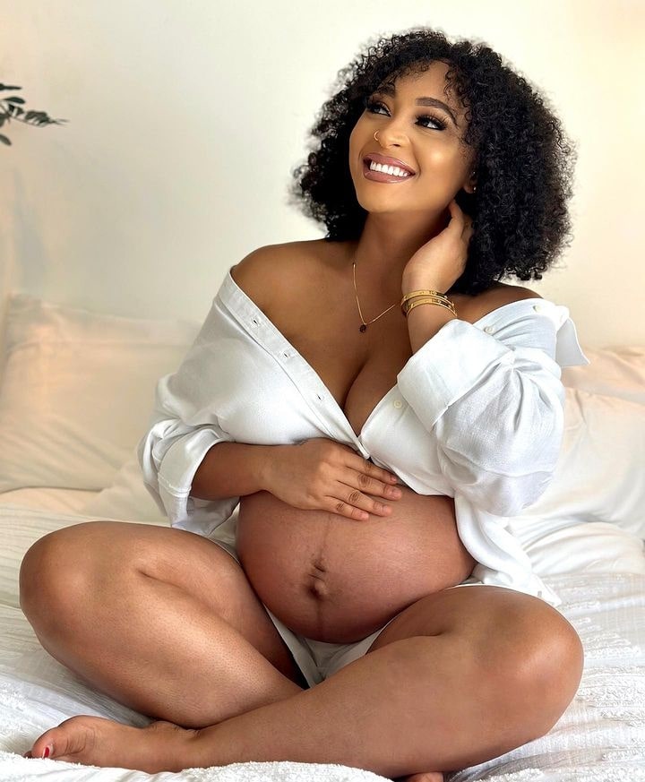  Rosy Meurer shares beautiful maternity photos