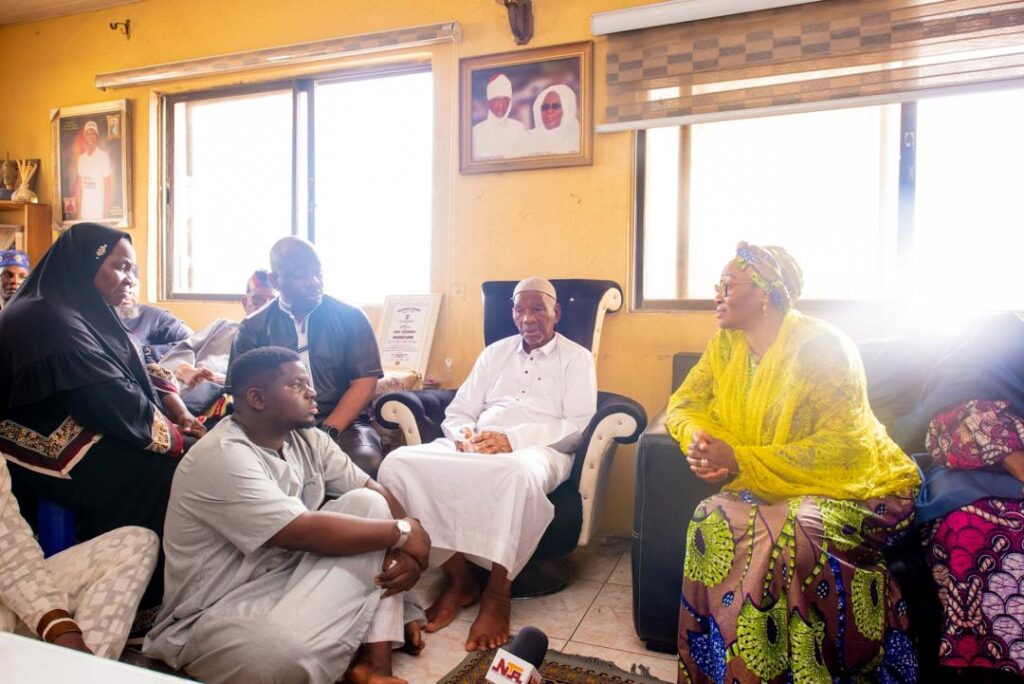 Remi Tinubu visits Lagos GAC chairman, Tajudeen Olusi over demise of wife
