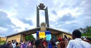 #FeeMustFall: OAU students protest tuition hike #FeeMustFall: OAU students protest tuition hike