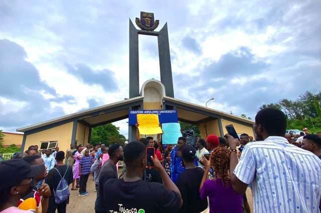 #FeeMustFall: OAU students protest tuition hike