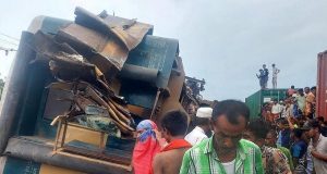 15 die, over 100 injured in Bangladesh train crash 15 die, over 100 injured in Bangladesh train crash