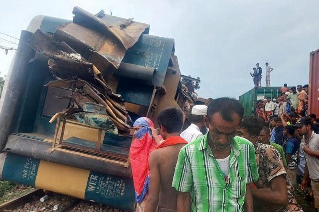 15 die, over 100 injured in Bangladesh train crash