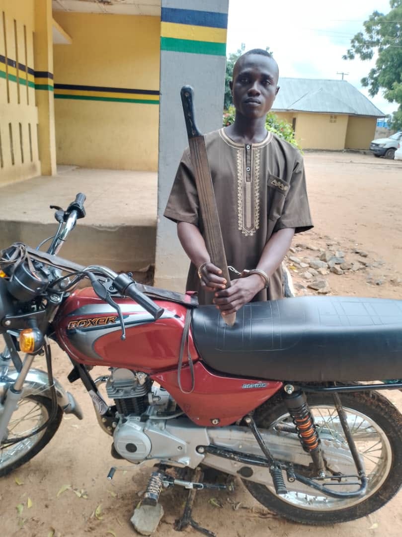 Man slits motorcycle rider’s throat, robs him