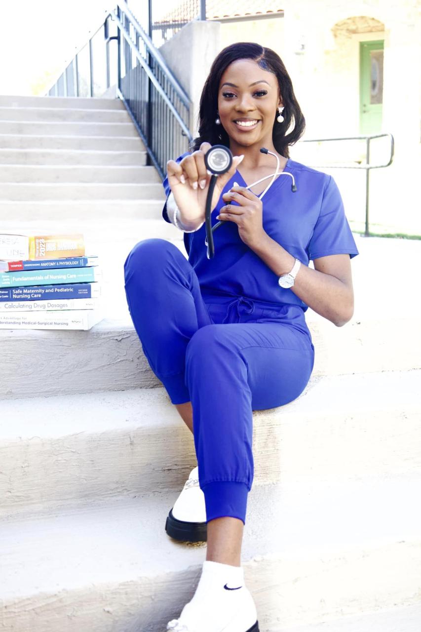  Nigerian mum and daughter GRADUATE from nursing school in America
