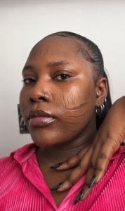 Beautiful Nigerian lady shows off her tribal marks
