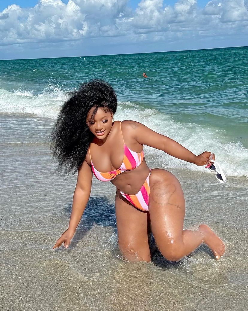  Destiny Etiko flaunts her banging bikini bod