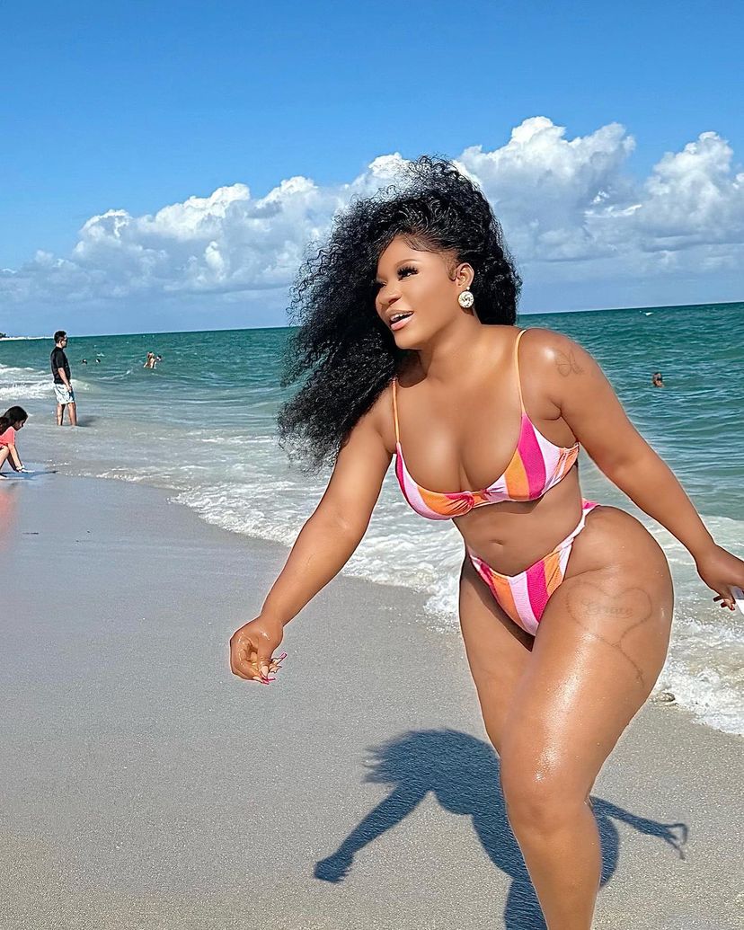 Destiny Etiko flaunts her banging bikini bod