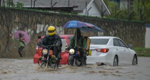 15 killed as flooding hits Kenya 15 killed as flooding hits Kenya