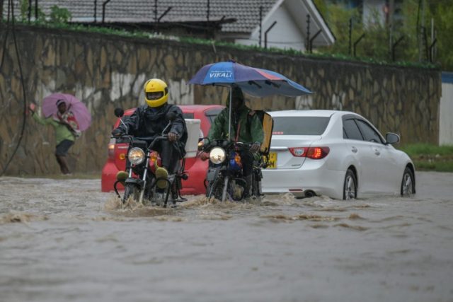 15 killed as flooding hits Kenya
