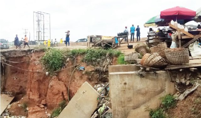 D-canal-in-ogunladunliadisnews.com_ 34-year-old woman found dead inside canal