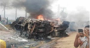 25 die, 15 injured in Kwara tanker fire 25 die, 15 injured in Kwara tanker fire