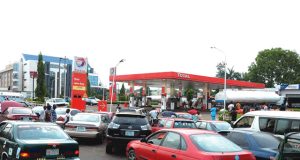 Motorist slumps while driving, dies in hospital Motorist slumps while driving, dies in hospital