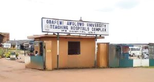 OAU hospital workers protest 10 months’ unpaid salaries OAU hospital workers protest 10 months’ unpaid salaries
