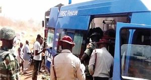 17 die as 229 people are involved in midnight crash in Niger State 17 die as 229 people are involved in midnight crash in Niger