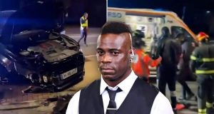 Mario Balotelli CRASHES his £100000 car Mario Balotelli CRASHES his £100000 car