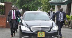 Smugglers using FAKE presidential number plates to deliver vehicles across the country – Customs Comptroller Criminals using fake presidential number plates to deliver smuggled vehicles -Customs