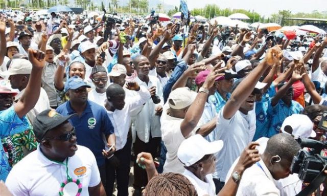 Nigerians reacts as 9000 federal civil servants fail promotion exams