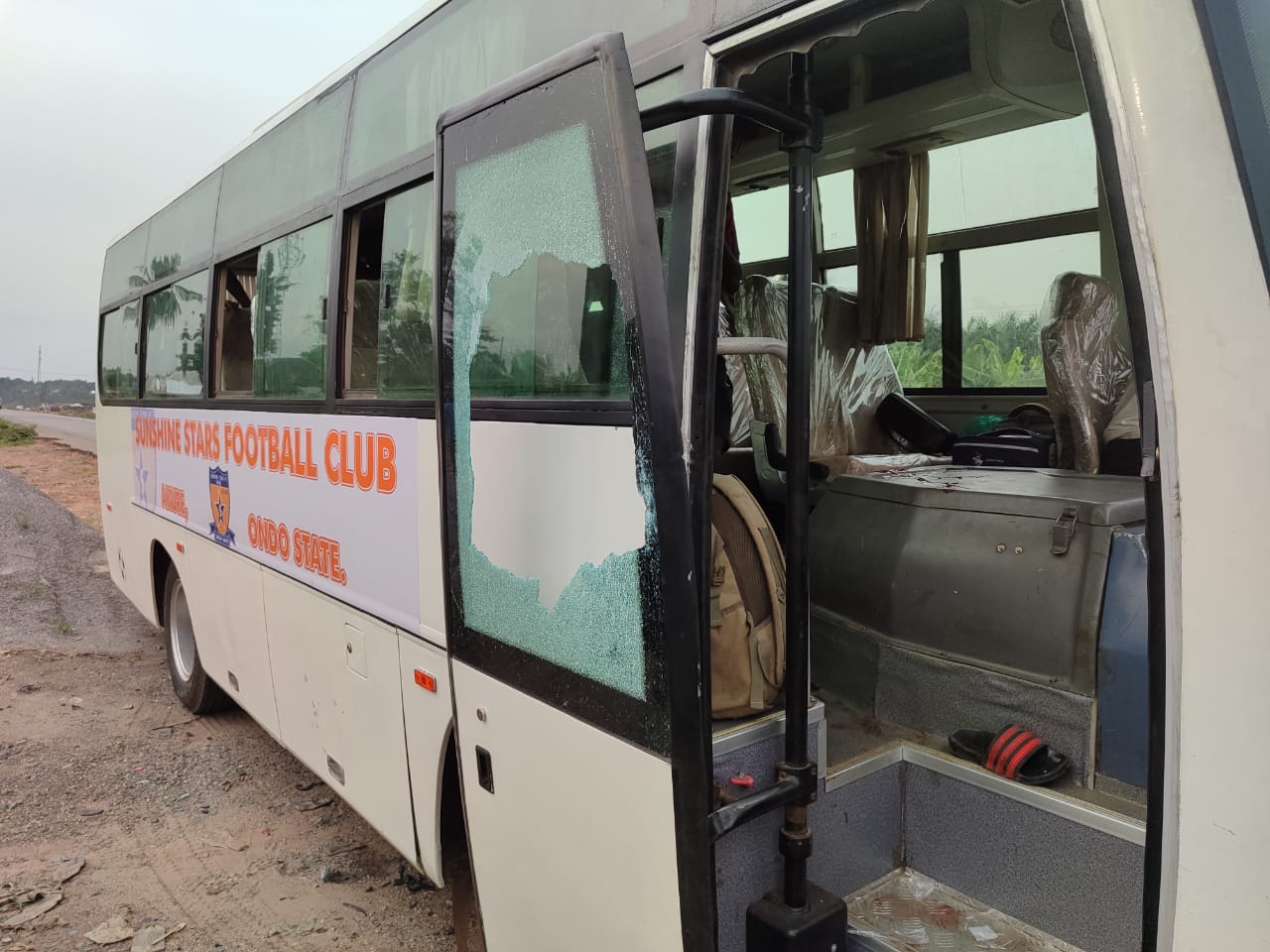Suspected hoodlums attack Sunshine Stars team bus, k!ll one