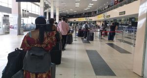 FG bans ‘Ghana Must Go’ bags at ALL Nigerian airports FG bans 'Ghana Must Go' bags at ALL Nigerian airports
