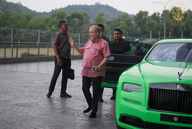 Malaysia crowns its new BILLIONAIRE king, who owns 300 luxury cars, fleet of private jets and his own ARMY