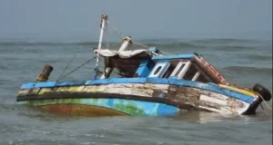 Boat carrying 100 passengers capsizes in Niger Boat carrying 100 passengers capsizes in Niger