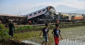 Four k!lled, 42 injured as two trains collide Indonesia trains collide