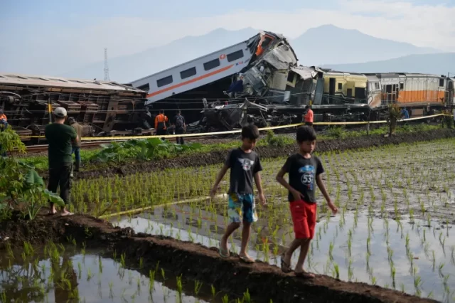 Four k!lled, 42 injured as two trains collide Indonesia trains collide