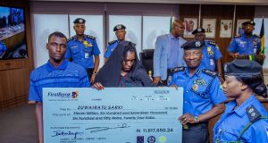 IG presents N2bn to families of deceased cops IG presents N2bn to families of deceased cops