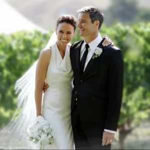 New Zealand ex-Prime Minister WEDS longtime partner