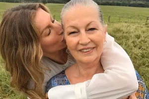 Supermodel Gisele Bündchen LOSES mum