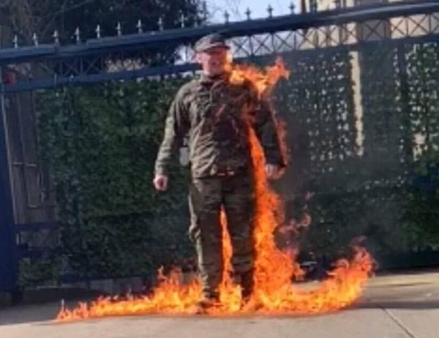 Man sets himself on fire outside Israeli embassy in Washington DC Man sets himself on fire outside Israeli embassy in Washington DC