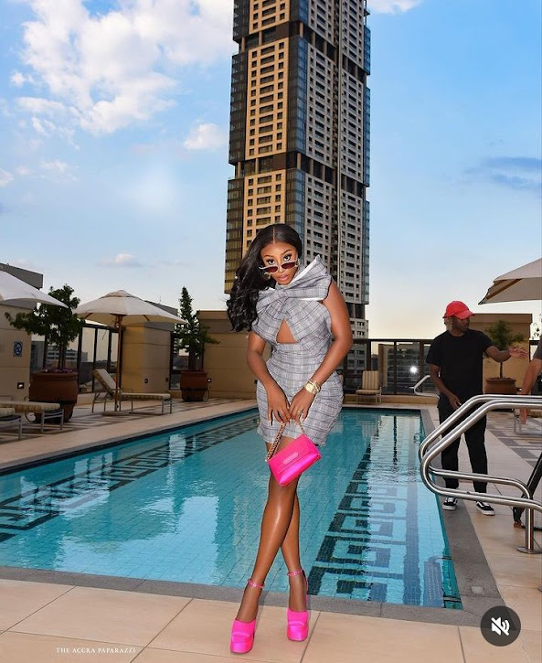 Ini Edo FLAUNTS hot legs in new photos