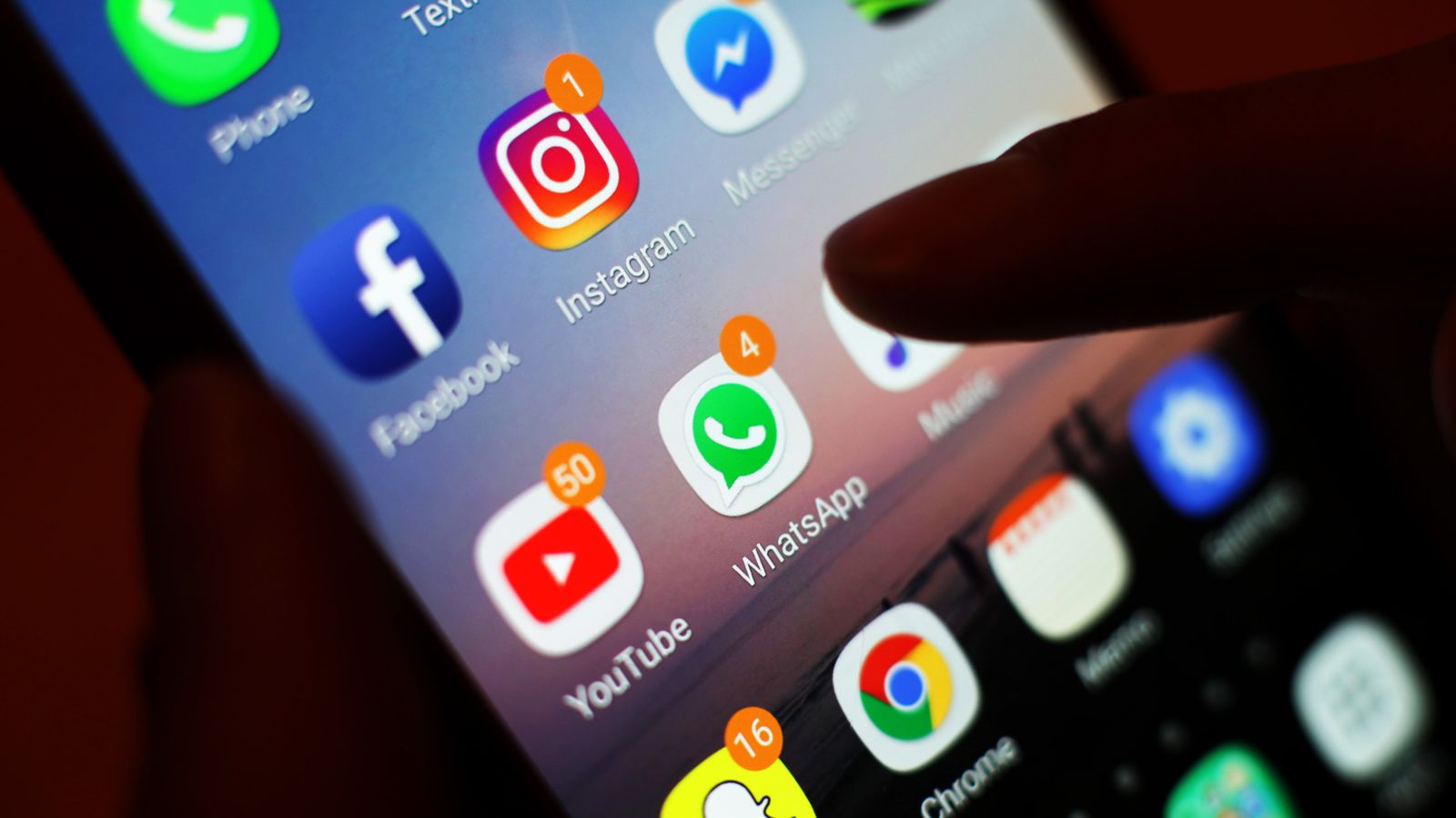 Florida bans children under 14 from social media Florida bans children under 14 from social media