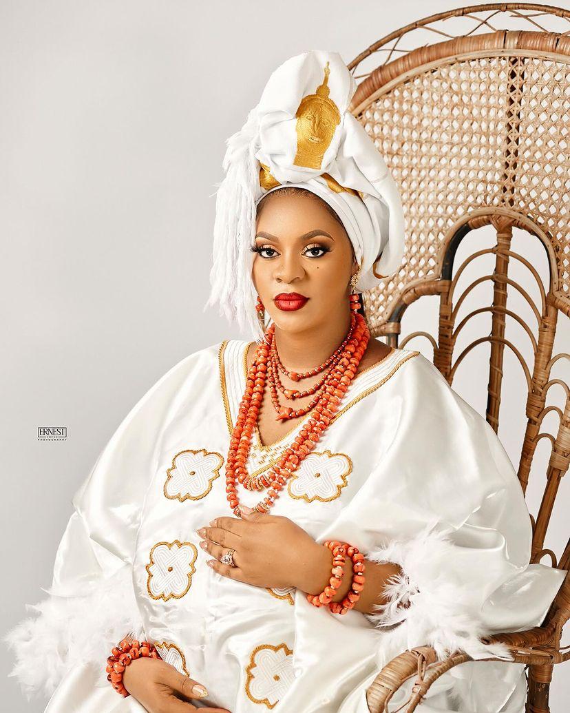 Olori Tobi Phillips shares maternity photos days after welcoming TWINS