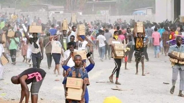 Police arrest 15 over looting of Abuja warehouse 