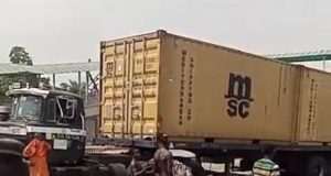 Truck crushes man to death in Lagos Truck crushes man to death in Lagos