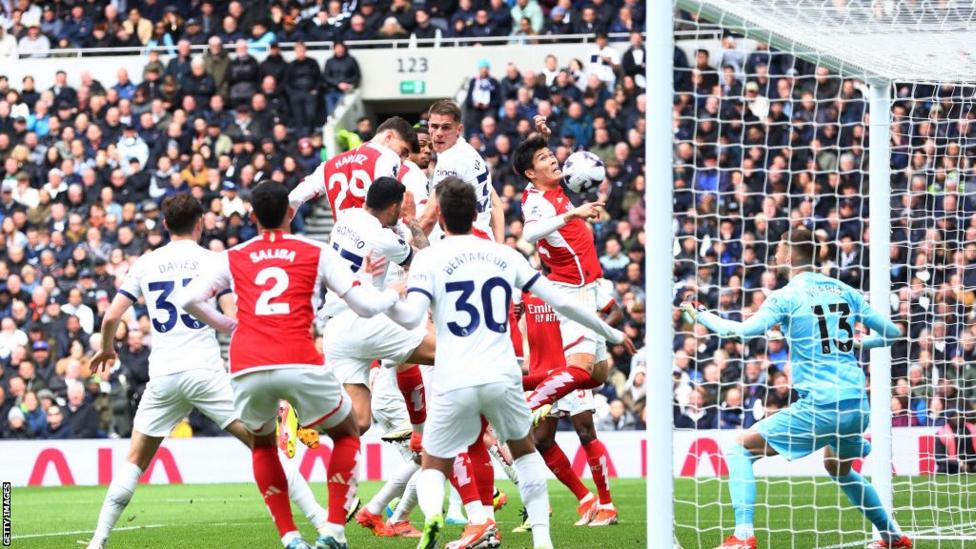Tottenham 2 v 3 Arsenal: Arsenal survive Spurs rally to stay top