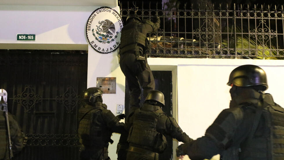 Ecuador Police storm Mexican embassy, arrests former VP