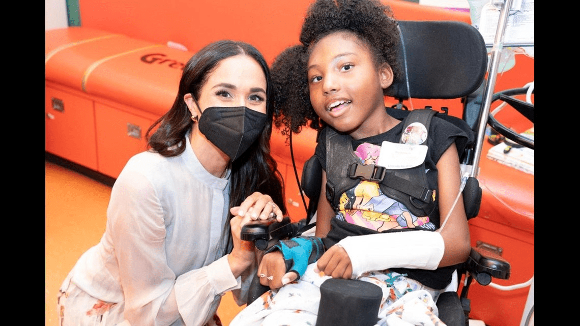 Meghan Markle reads books to children at Los Angeles children's hospital