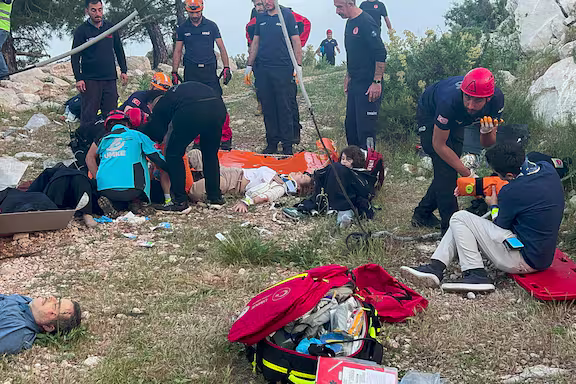 Cable car accident leaves 1 de3d,10 injured